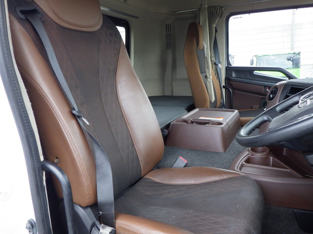 日野2DG-SS1EKHAWヘッド2デフ第5輪荷重18t|中古トラックの販売・買取・査定のアイナビ