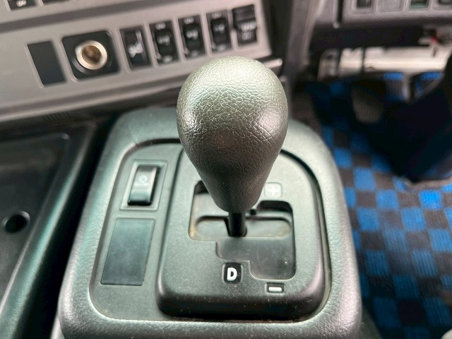 4段ラジコン★4軸低床2デフ★後輪エアサス★12.3トン積載!|中古トラックの販売・買取・査定のアイナビ