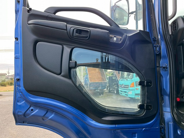 4段ラジコン★4軸低床2デフ★後輪エアサス★12.3トン積載!|中古トラックの販売・買取・査定のアイナビ