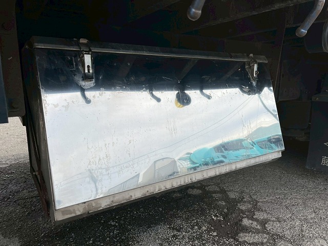 4段ラジコン★4軸低床2デフ★後輪エアサス★12.3トン積載!|中古トラックの販売・買取・査定のアイナビ