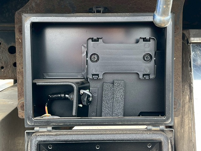 4段ラジコン★4軸低床2デフ★後輪エアサス★12.3トン積載!|中古トラックの販売・買取・査定のアイナビ