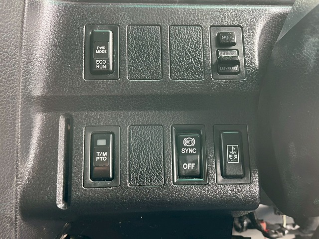 4段ラジコン★4軸低床2デフ★後輪エアサス★12.3トン積載!|中古トラックの販売・買取・査定のアイナビ