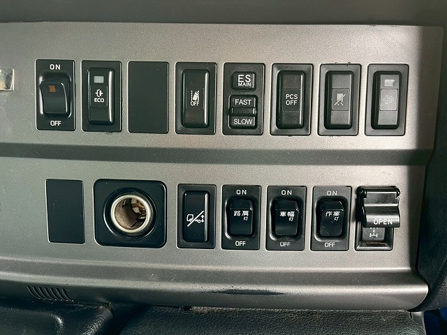 4段ラジコン★4軸低床2デフ★後輪エアサス★12.3トン積載!|中古トラックの販売・買取・査定のアイナビ