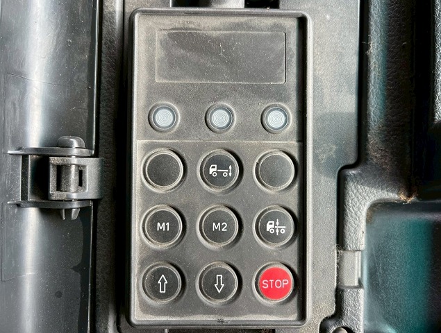 4段ラジコン★4軸低床2デフ★後輪エアサス★12.3トン積載!|中古トラックの販売・買取・査定のアイナビ