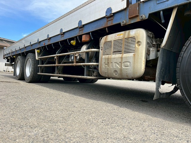 4段ラジコン★4軸低床2デフ★後輪エアサス★12.3トン積載!|中古トラックの販売・買取・査定のアイナビ