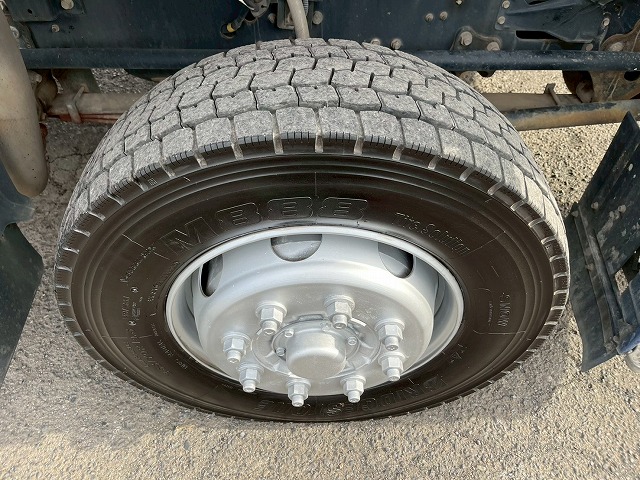 4段ラジコン★4軸低床2デフ★後輪エアサス★12.3トン積載!|中古トラックの販売・買取・査定のアイナビ