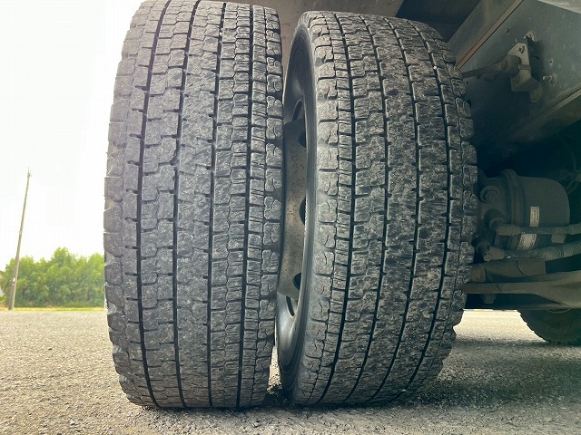 4段ラジコン★4軸低床2デフ★後輪エアサス★12.3トン積載!|中古トラックの販売・買取・査定のアイナビ