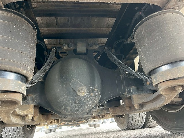 4段ラジコン★4軸低床2デフ★後輪エアサス★12.3トン積載!|中古トラックの販売・買取・査定のアイナビ