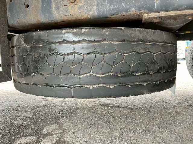 4段ラジコン★4軸低床2デフ★後輪エアサス★12.3トン積載!|中古トラックの販売・買取・査定のアイナビ