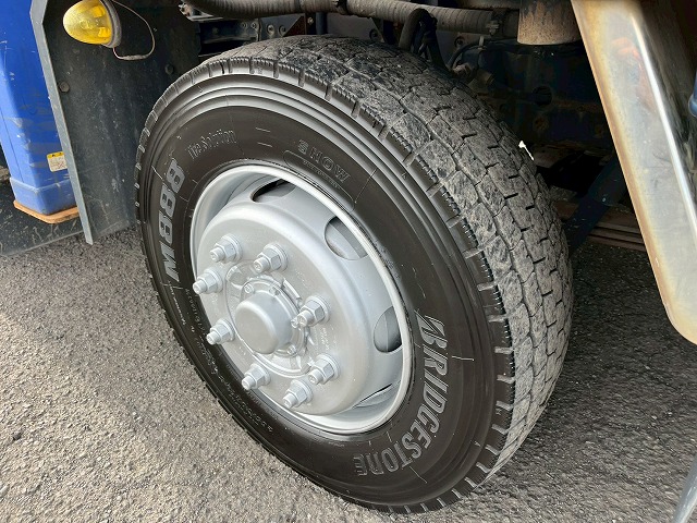 4段ラジコン★4軸低床2デフ★後輪エアサス★12.3トン積載!|中古トラックの販売・買取・査定のアイナビ