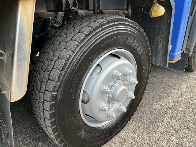 4段ラジコン★4軸低床2デフ★後輪エアサス★12.3トン積載!|中古トラックの販売・買取・査定のアイナビ