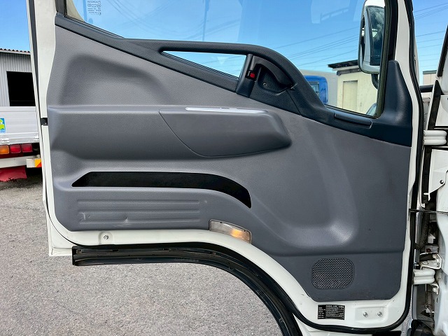 カスタム★新明和アームロール★ツインホイスト★3トン積載|中古トラックの販売・買取・査定のアイナビ