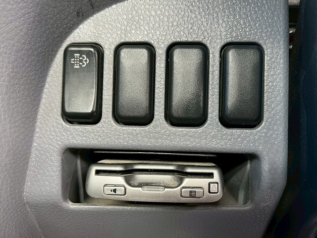 カスタム★新明和アームロール★ツインホイスト★3トン積載|中古トラックの販売・買取・査定のアイナビ