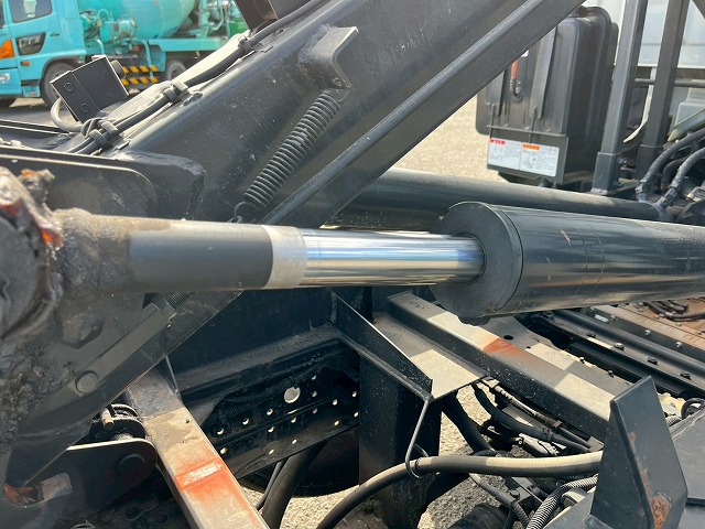 カスタム★新明和アームロール★ツインホイスト★3トン積載|中古トラックの販売・買取・査定のアイナビ