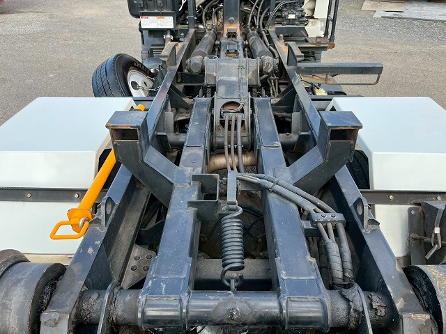 カスタム★新明和アームロール★ツインホイスト★3トン積載|中古トラックの販売・買取・査定のアイナビ