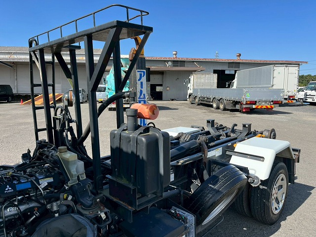 カスタム★新明和アームロール★ツインホイスト★3トン積載|中古トラックの販売・買取・査定のアイナビ