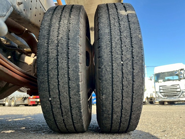 カスタム★新明和アームロール★ツインホイスト★3トン積載|中古トラックの販売・買取・査定のアイナビ