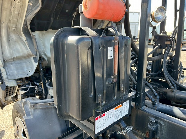 カスタム★新明和アームロール★ツインホイスト★3トン積載|中古トラックの販売・買取・査定のアイナビ