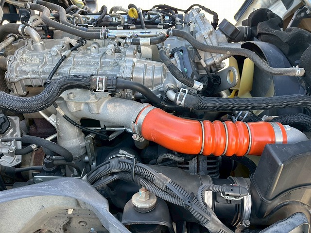 カスタム★新明和アームロール★ツインホイスト★3トン積載|中古トラックの販売・買取・査定のアイナビ