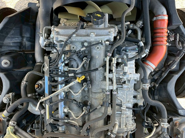 カスタム★新明和アームロール★ツインホイスト★3トン積載|中古トラックの販売・買取・査定のアイナビ