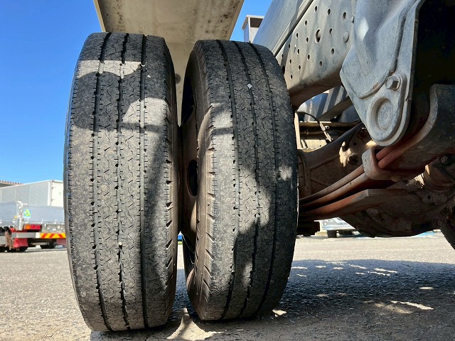 カスタム★新明和アームロール★ツインホイスト★3トン積載|中古トラックの販売・買取・査定のアイナビ