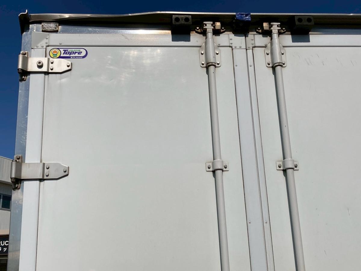 冷蔵冷凍車3.05トン積載低温格納PG6200ボディ左サイド扉|中古トラックの販売・買取・査定のアイナビ