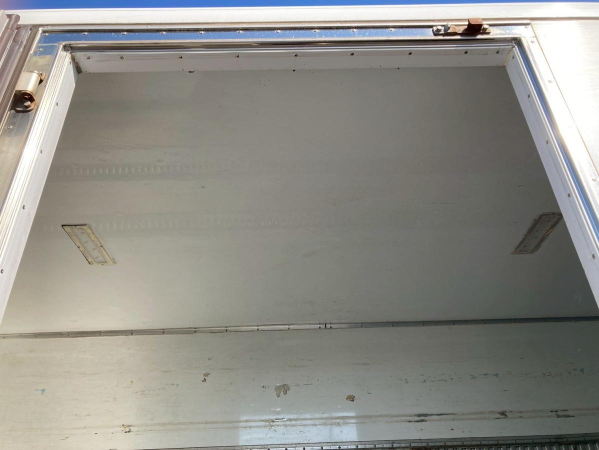 冷蔵冷凍車3.05トン積載低温格納PG6200ボディ左サイド扉|中古トラックの販売・買取・査定のアイナビ