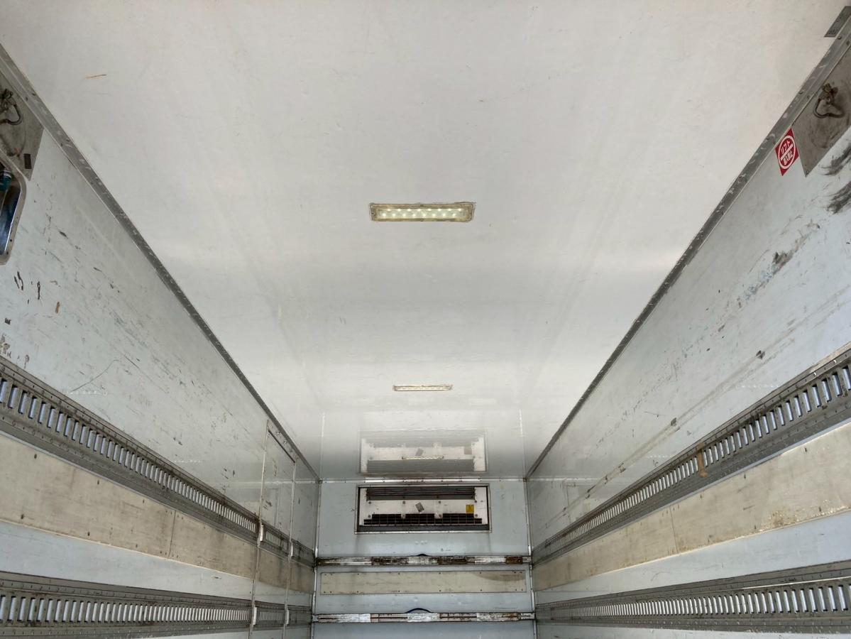 冷蔵冷凍車3.05トン積載低温格納PG6200ボディ左サイド扉|中古トラックの販売・買取・査定のアイナビ