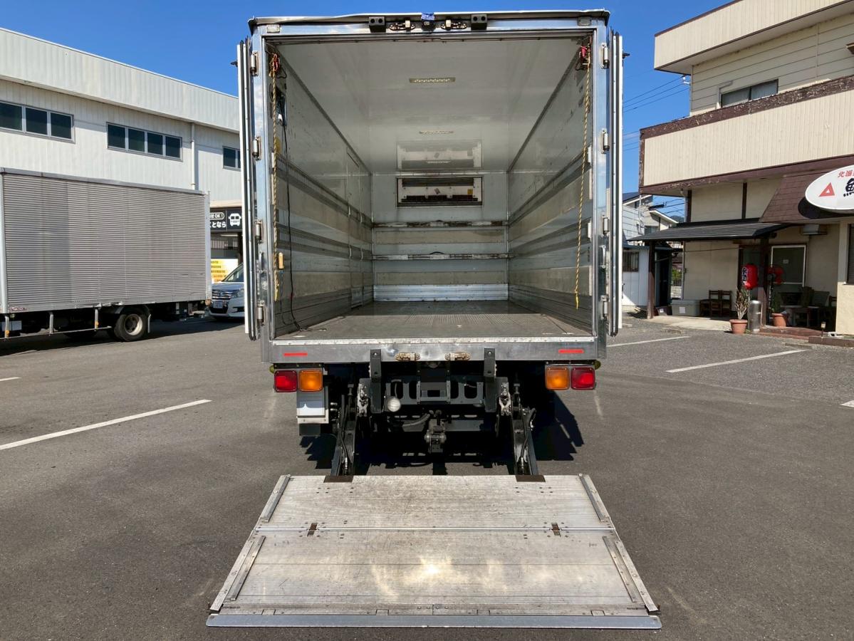 冷蔵冷凍車3.05トン積載低温格納PG6200ボディ左サイド扉|中古トラックの販売・買取・査定のアイナビ