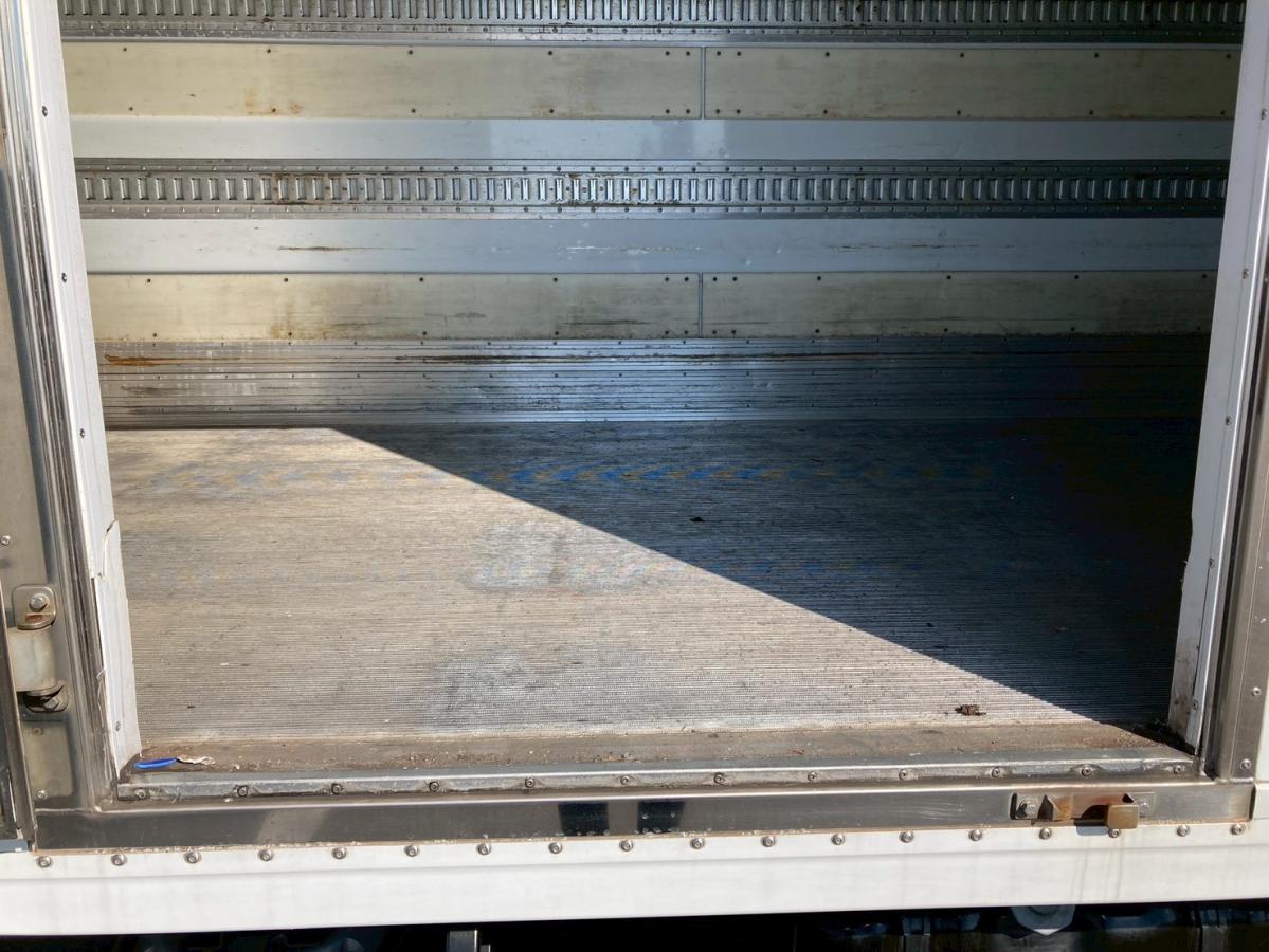 冷蔵冷凍車3.05トン積載低温格納PG6200ボディ左サイド扉|中古トラックの販売・買取・査定のアイナビ