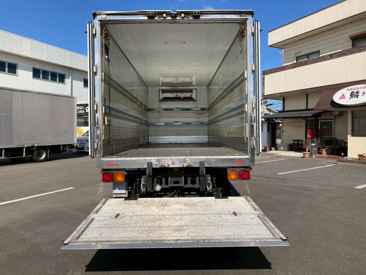 冷蔵冷凍車3.05トン積載低温格納PG6200ボディ左サイド扉|中古トラックの販売・買取・査定のアイナビ
