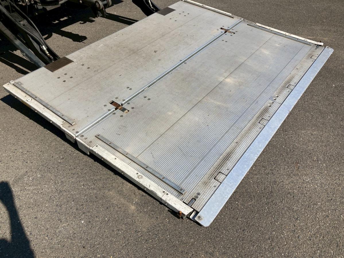 冷蔵冷凍車3.05トン積載低温格納PG6200ボディ左サイド扉|中古トラックの販売・買取・査定のアイナビ