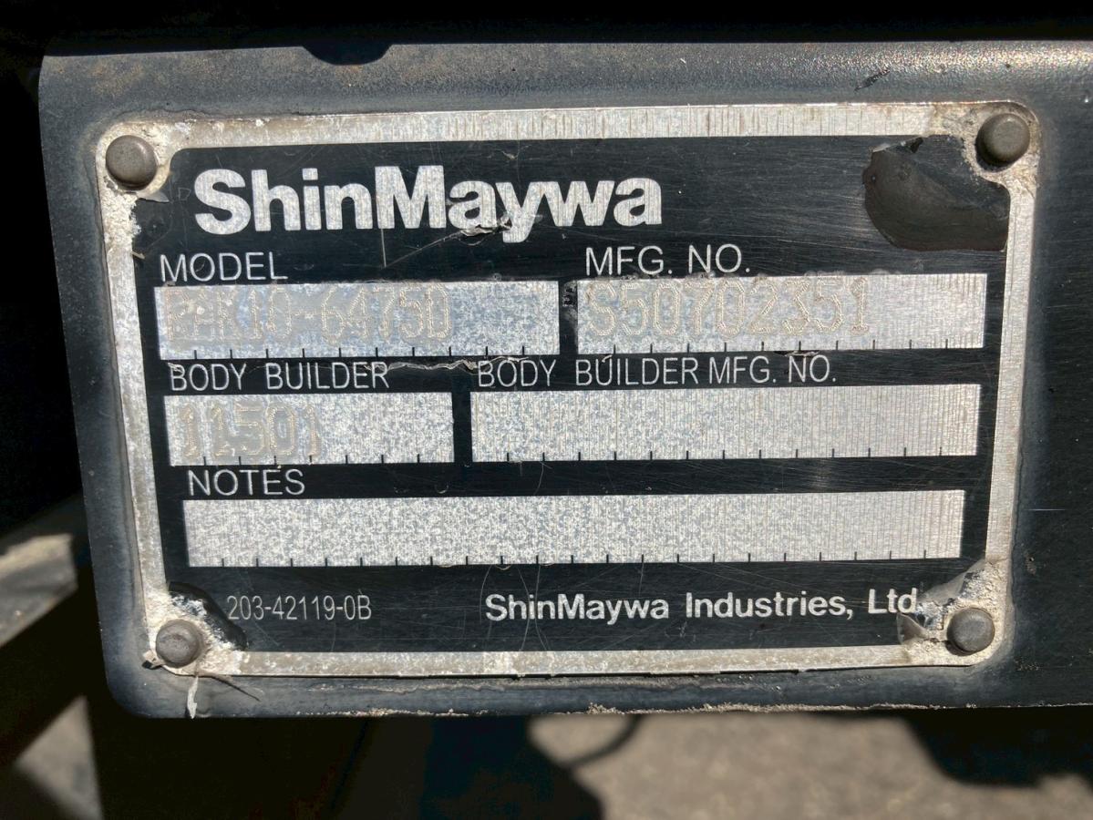 冷蔵冷凍車3.05トン積載低温格納PG6200ボディ左サイド扉|中古トラックの販売・買取・査定のアイナビ