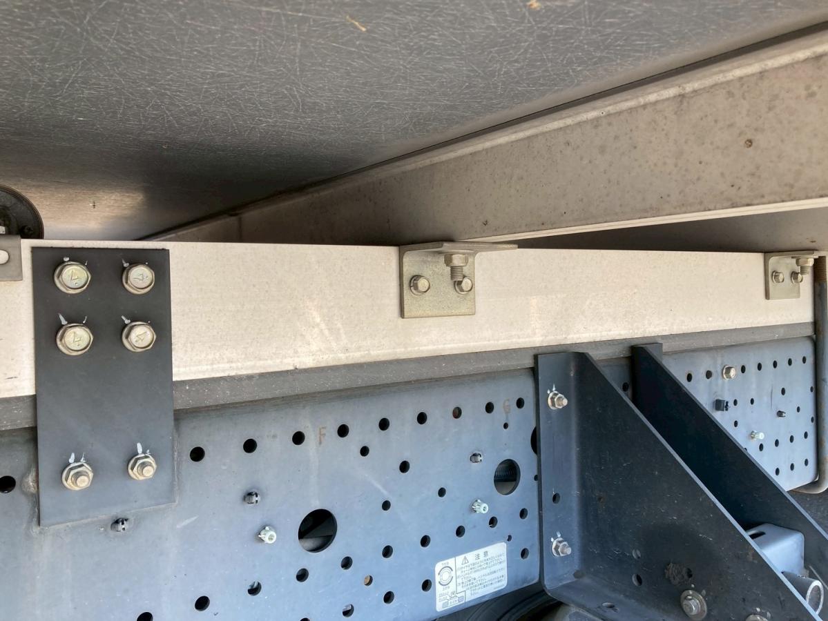 冷蔵冷凍車3.05トン積載低温格納PG6200ボディ左サイド扉|中古トラックの販売・買取・査定のアイナビ