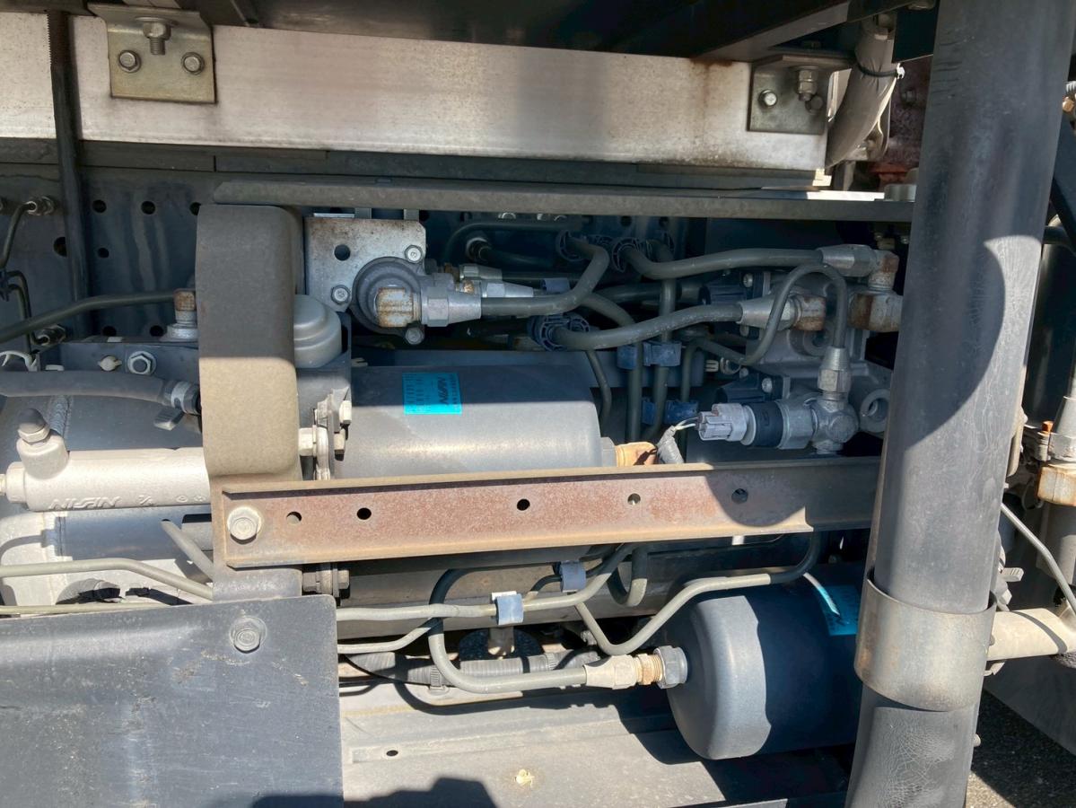 冷蔵冷凍車3.05トン積載低温格納PG6200ボディ左サイド扉|中古トラックの販売・買取・査定のアイナビ