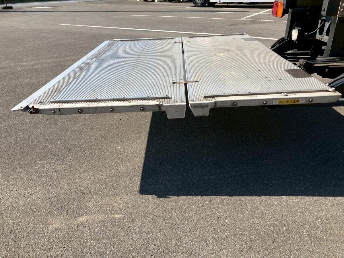 冷蔵冷凍車3.05トン積載低温格納PG6200ボディ左サイド扉|中古トラックの販売・買取・査定のアイナビ