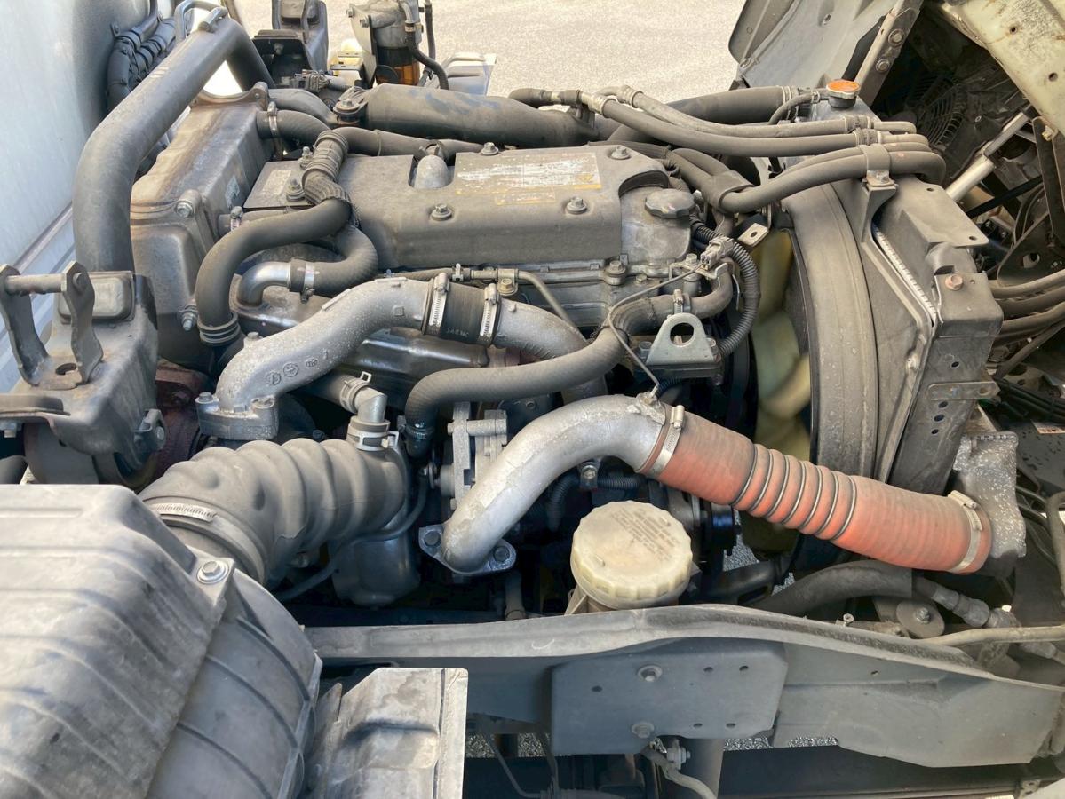 冷蔵冷凍車3.05トン積載低温格納PG6200ボディ左サイド扉|中古トラックの販売・買取・査定のアイナビ