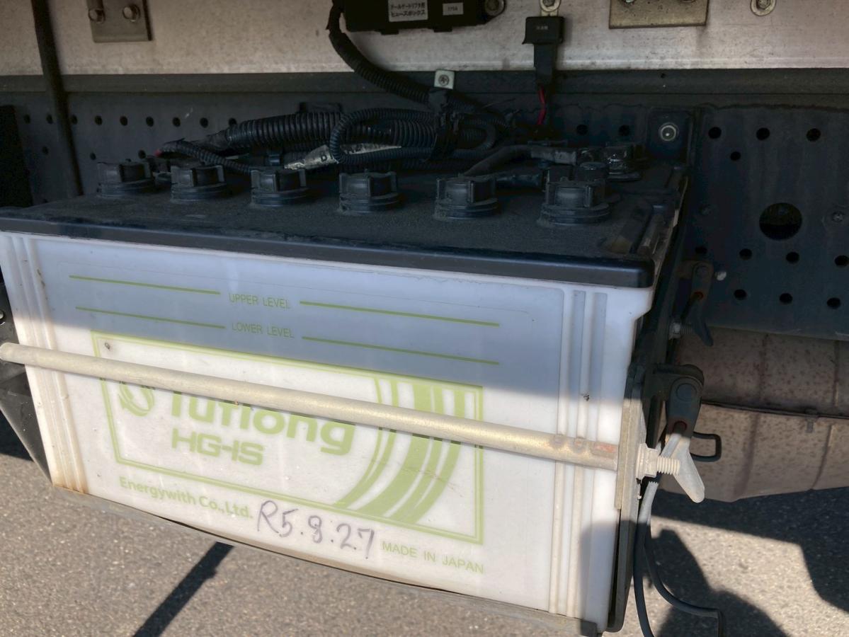 冷蔵冷凍車3.05トン積載低温格納PG6200ボディ左サイド扉|中古トラックの販売・買取・査定のアイナビ