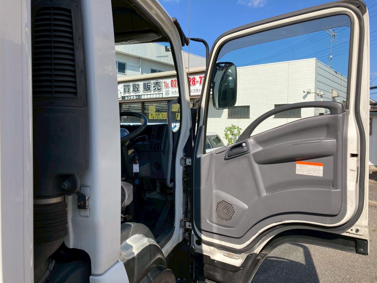 冷蔵冷凍車3.05トン積載低温格納PG6200ボディ左サイド扉|中古トラックの販売・買取・査定のアイナビ