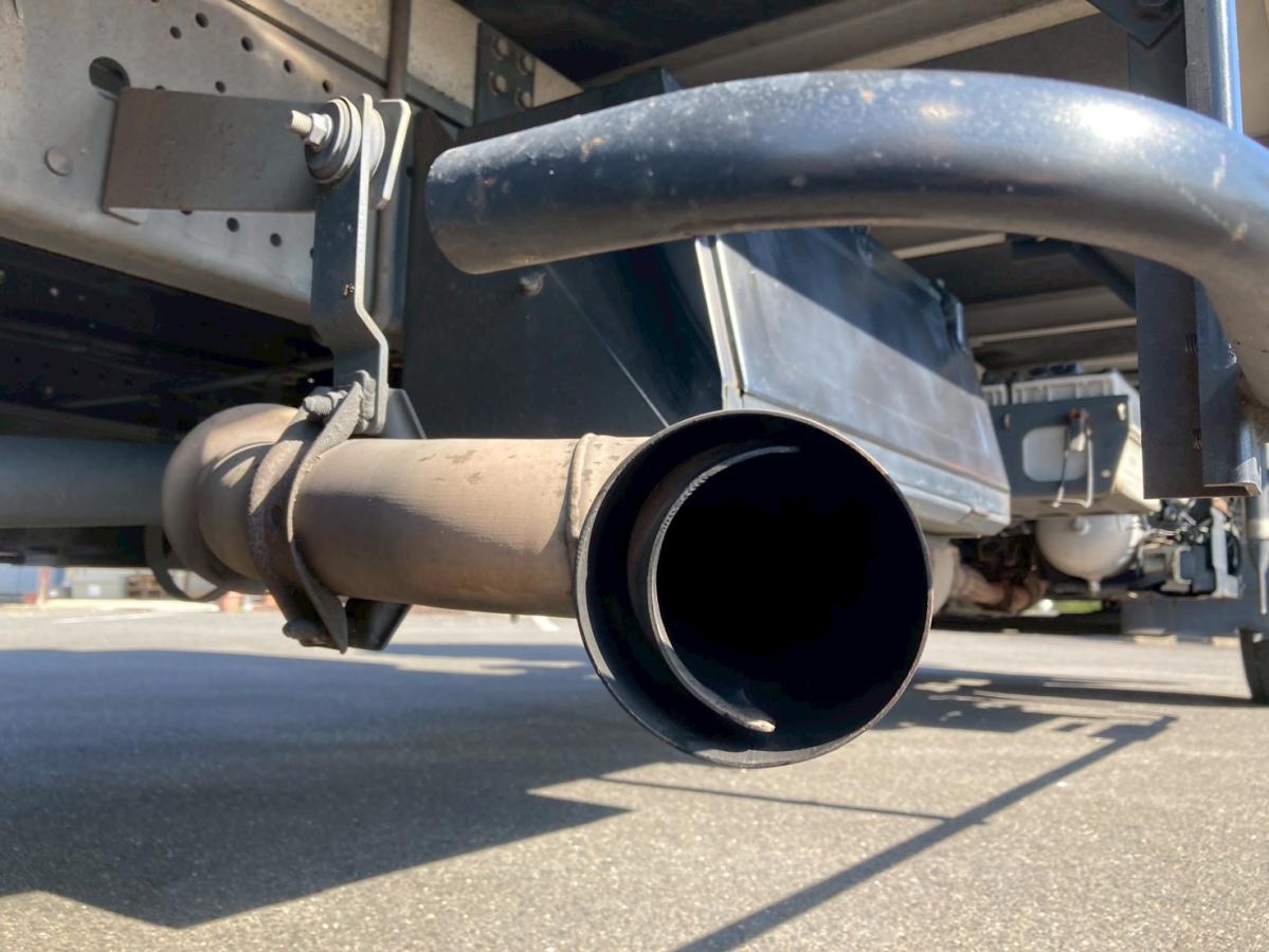 冷蔵冷凍車3.05トン積載低温格納PG6200ボディ左サイド扉|中古トラックの販売・買取・査定のアイナビ