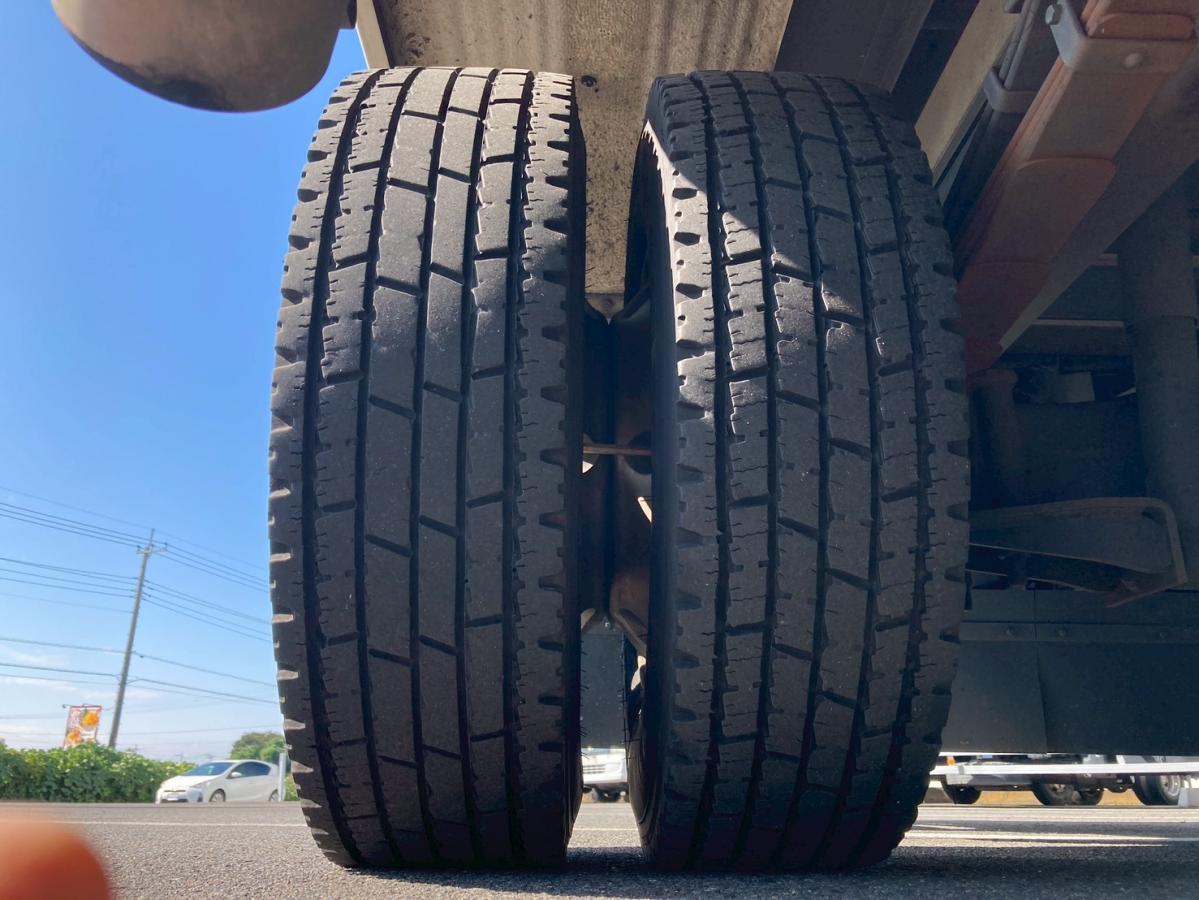 冷蔵冷凍車3.05トン積載低温格納PG6200ボディ左サイド扉|中古トラックの販売・買取・査定のアイナビ