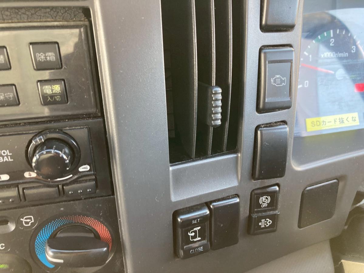 冷蔵冷凍車3.05トン積載低温格納PG6200ボディ左サイド扉|中古トラックの販売・買取・査定のアイナビ