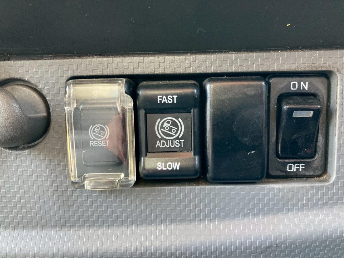 冷蔵冷凍車3.05トン積載低温格納PG6200ボディ左サイド扉|中古トラックの販売・買取・査定のアイナビ