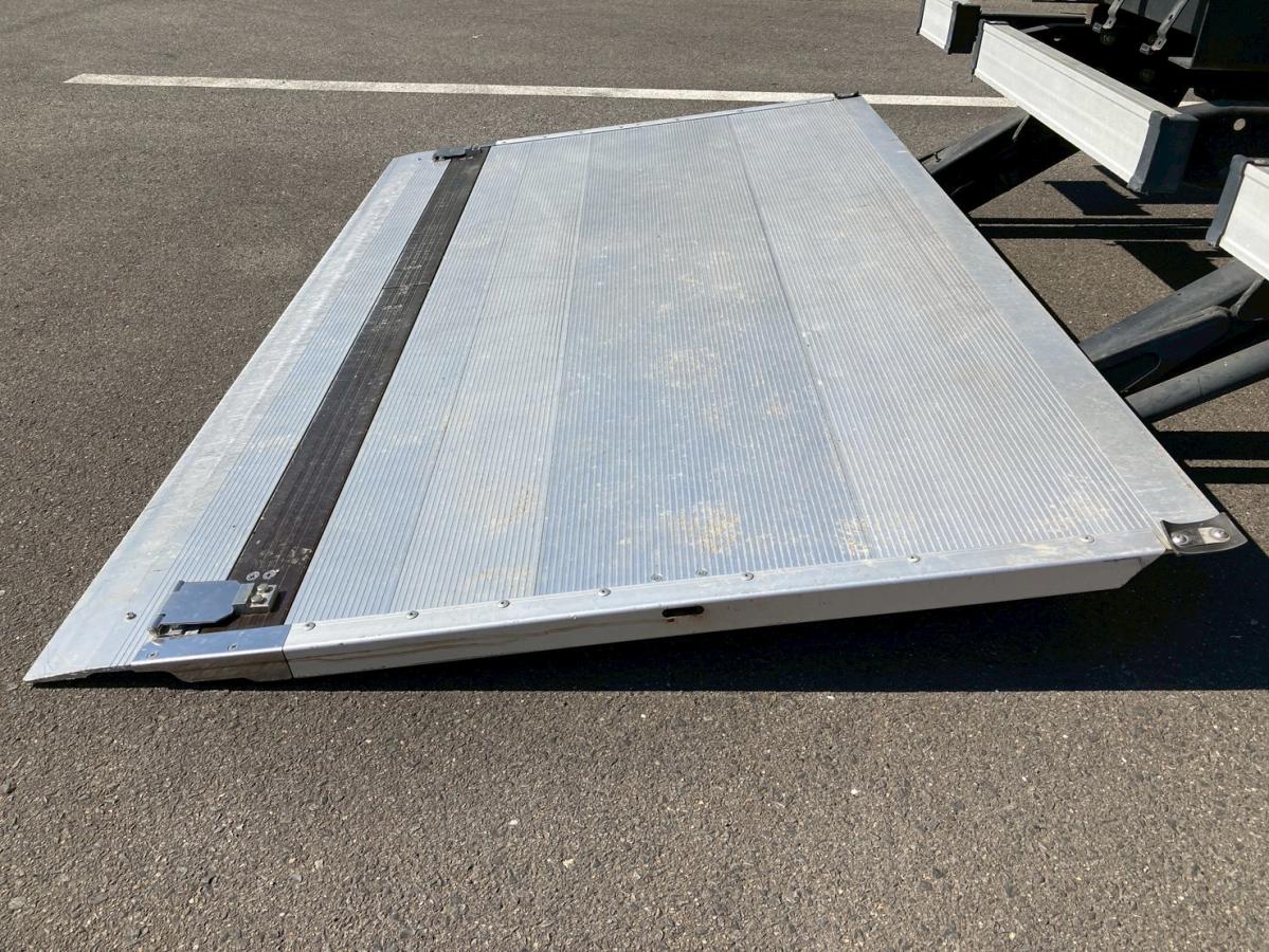 アルミバンワイド超ロング跳上PGラッシング3段スムーサー|中古トラックの販売・買取・査定のアイナビ