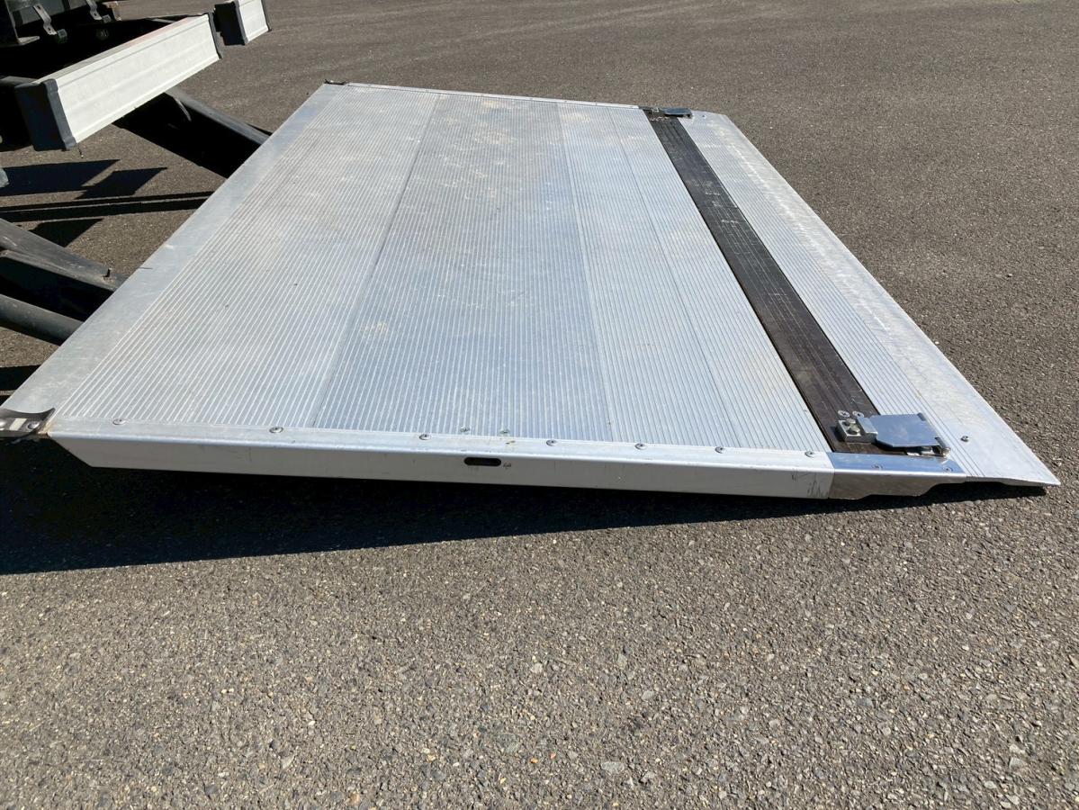 アルミバンワイド超ロング跳上PGラッシング3段スムーサー|中古トラックの販売・買取・査定のアイナビ