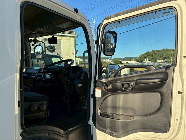 パネルバンセミワイドベッドレス日本フルハーフラッシング|中古トラックの販売・買取・査定のアイナビ