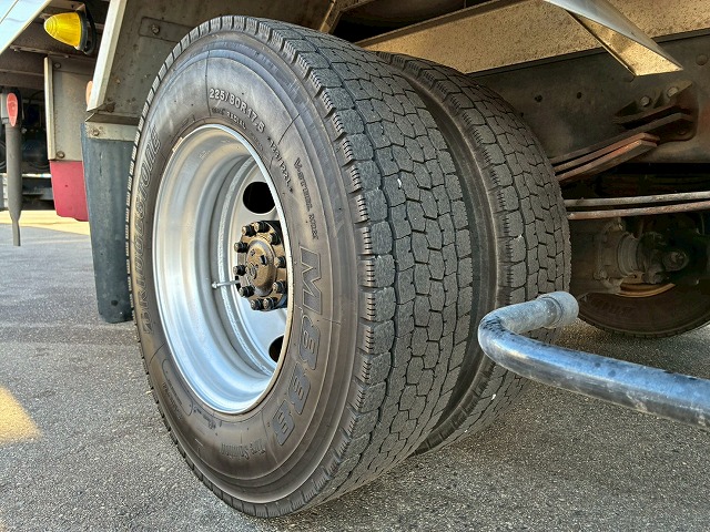 パネルバンセミワイドベッドレス日本フルハーフラッシング|中古トラックの販売・買取・査定のアイナビ