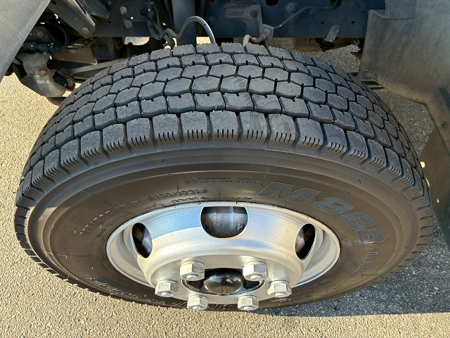 パネルバンセミワイドベッドレス日本フルハーフラッシング|中古トラックの販売・買取・査定のアイナビ