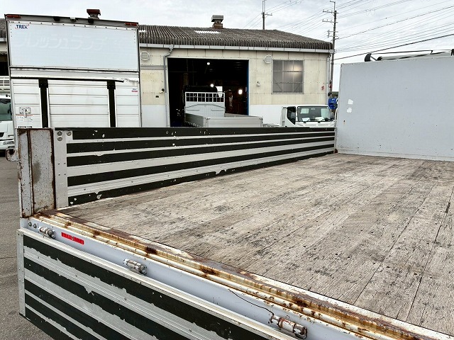 アルミブロックTOYOBODY175馬力5速MT4t8t中型|中古トラックの販売・買取・査定のアイナビ