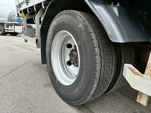 アルミブロックTOYOBODY175馬力5速MT4t8t中型|中古トラックの販売・買取・査定のアイナビ